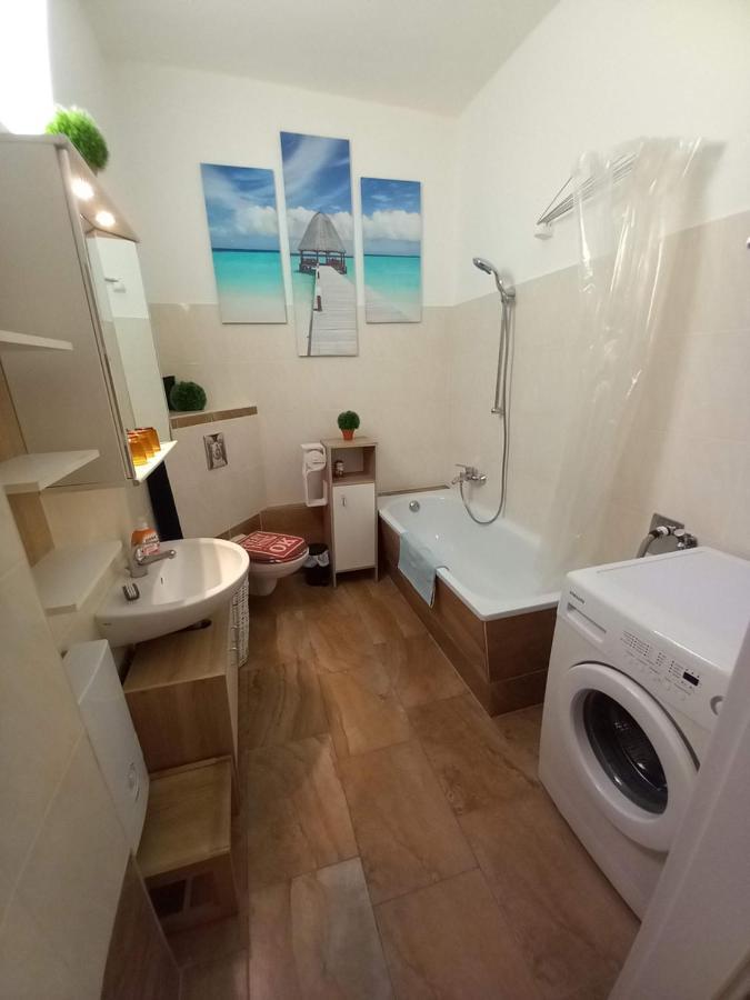 Schwarzer Adler Ferienwohnung Mit 3 Schlafzimmer, Wz, Kueche, Bad Markisch Buchholz Ngoại thất bức ảnh